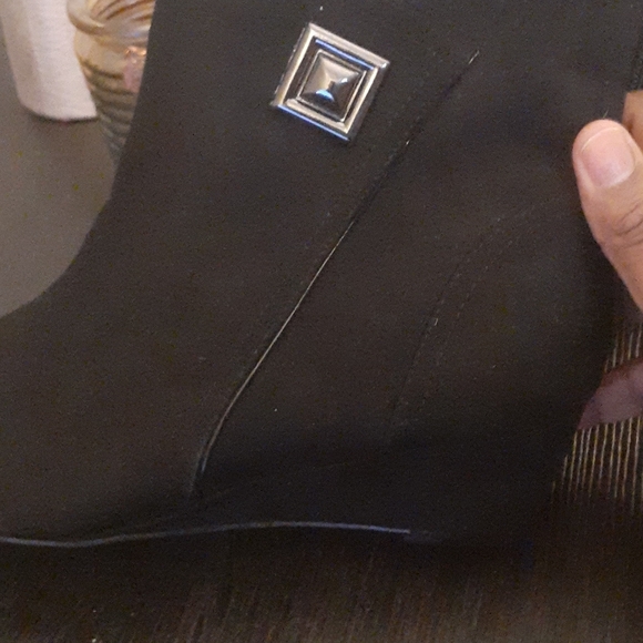 Good Soles Black Faux Suede Booties - Picture 4 of 4